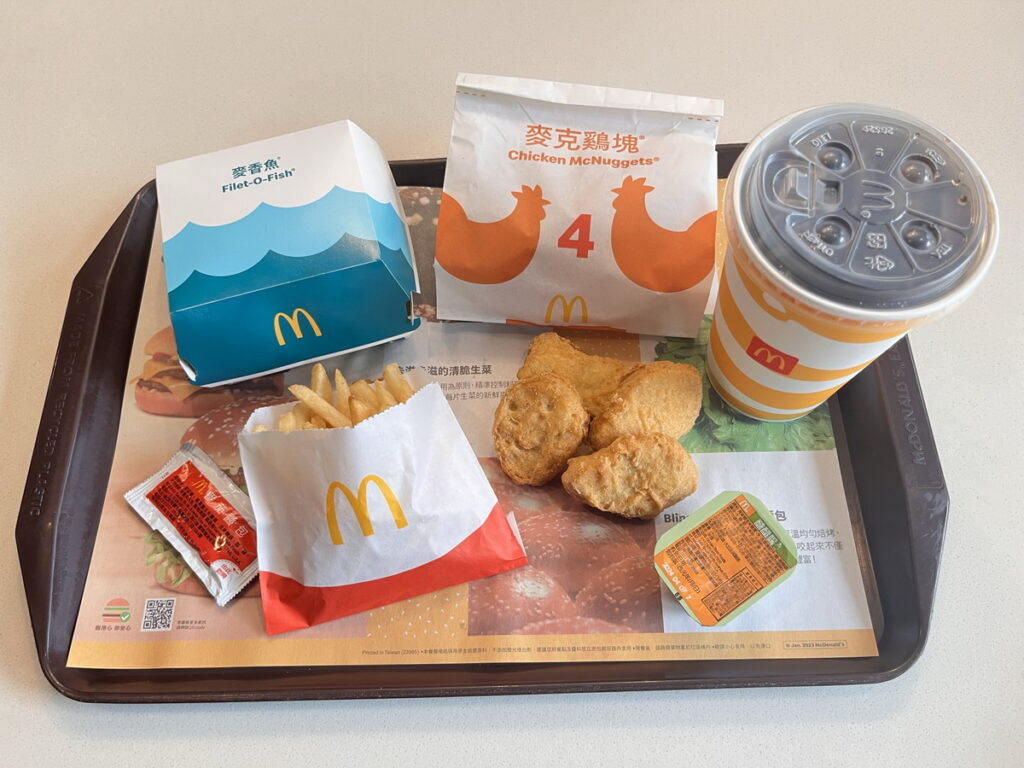 台灣麥當勞「龍年開春優惠券」，主餐、鷄塊、薯條加飲料四件組只要101元起，有吃又有喝、美味又超值。