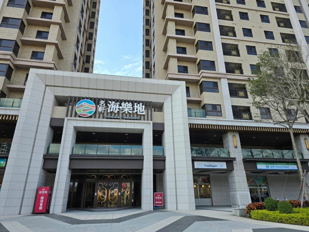 「名軒海樂地」為麗寶集團在北台灣指標大型建案,目前完工交屋近千戶,知名連鎖超商