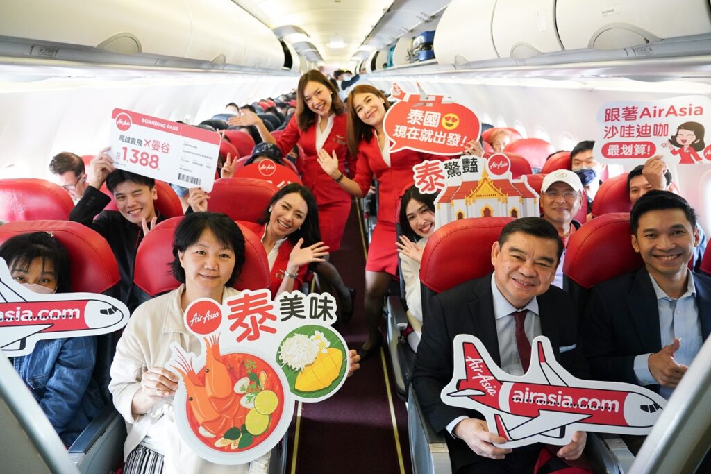 AirAsia與泰國觀光局台北辦事處也準備具有泰國特色的小禮物給每位搭乘首航班機的乘客
