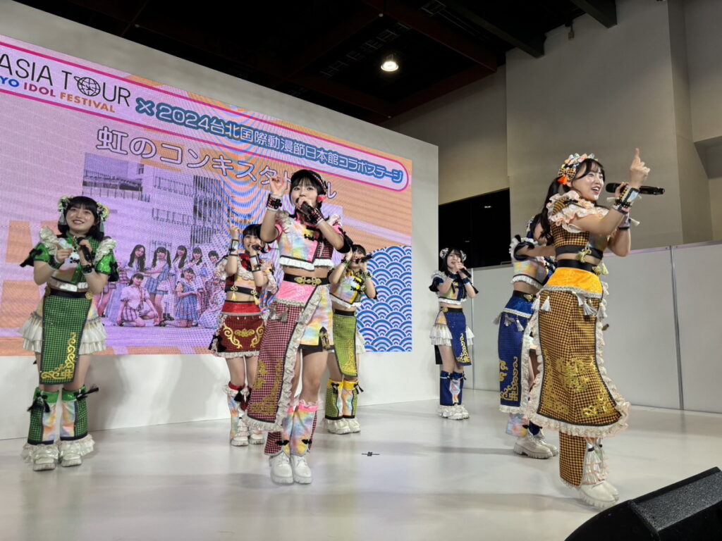 彩虹征服者的三角形 是日本館偶像舞台的大合唱曲