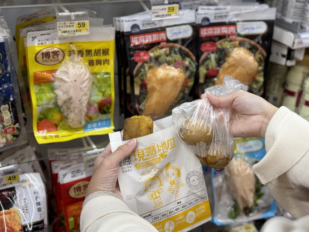 .近年健康吃風氣興起，雞胸肉、茶葉蛋、地瓜等低調味的商品在超商熱賣