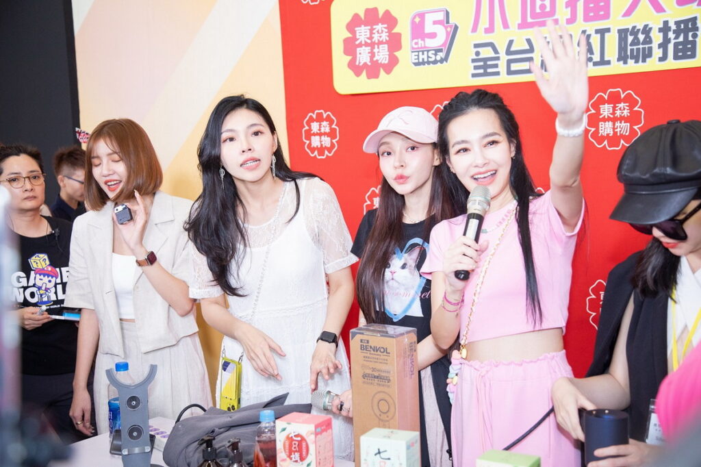 林襄與王思佳兩位直播女神搭檔Channel 5當家直播主孫沛，三美同台直播，粉絲瘋喊「有夠香」。