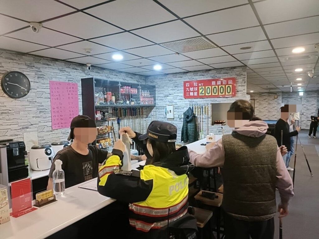 樹林警分局規劃「防制青少年滋事加強臨檢專案」勤務，穩定轄區治安。圖/樹林分局