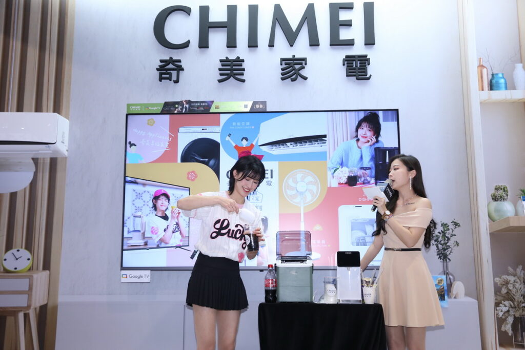 CHIMEI奇美家電品牌推廣大使「LOLO」親自以奇美廚房小家電製作飲品獻給粉絲，粉絲直呼：「太幸福了」