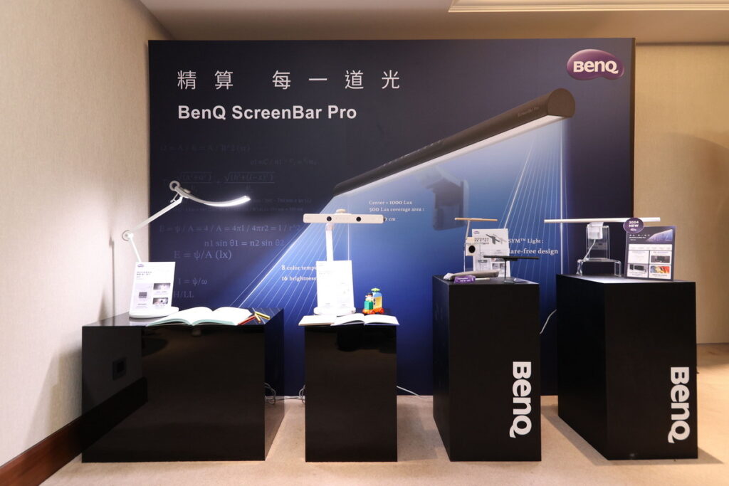 【智慧照明】ScreenBar Pro 震撼上市，全新進化的Asym-LightTM非對稱光型設計，精算最佳光學架構讓照明範圍再提升68.7，即時偵測桌面亮度，自動補足500Lux照度， 全光譜LED還原真實色彩