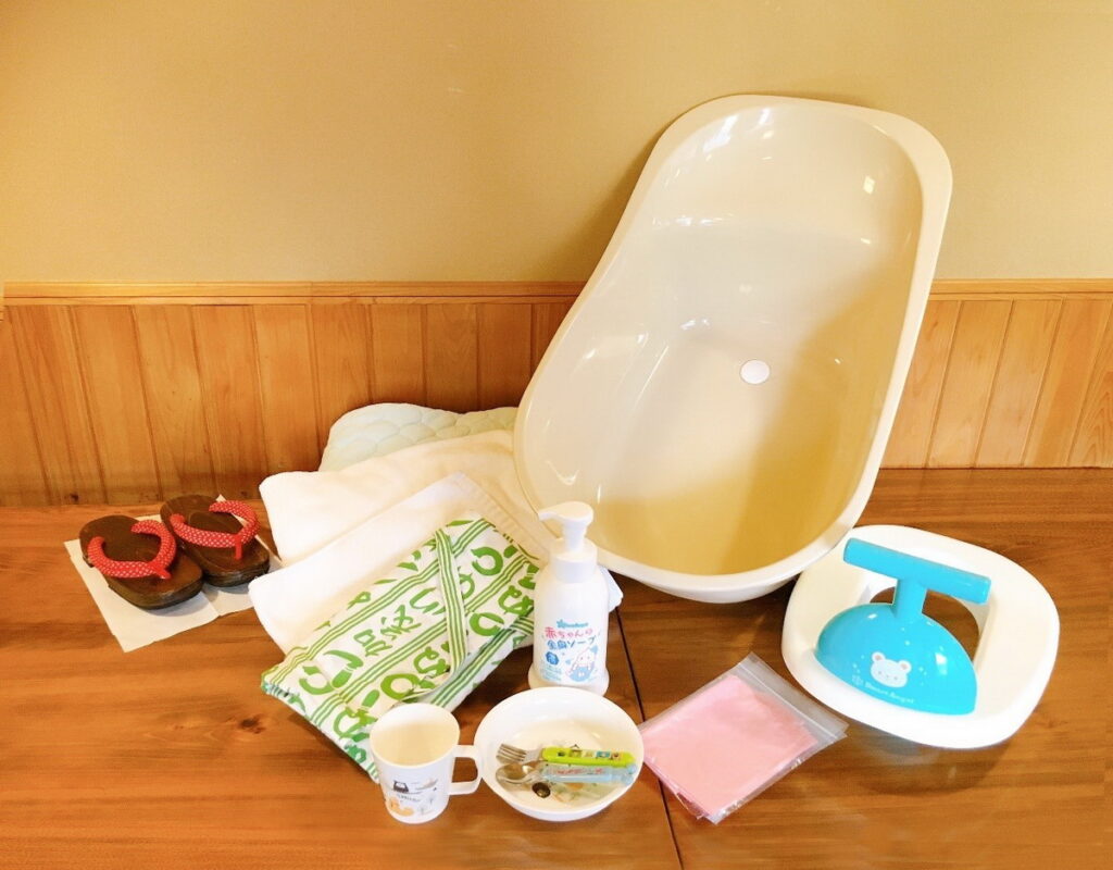 旅館加茂川可免費出借各種嬰兒用品，讓帶幼兒的旅客們更加放心。（旅館加茂川提供）
