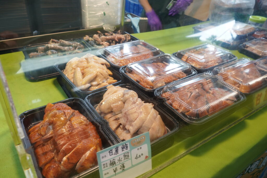  市集也販售優質的國產禽肉