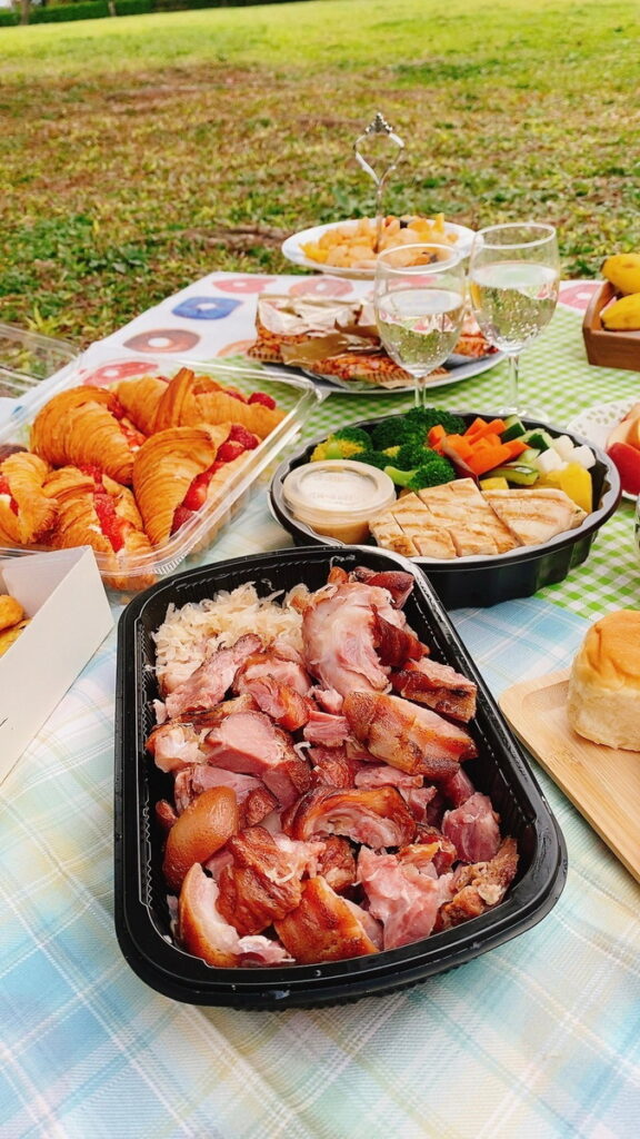 網友分享Costco好市多德國豬腳很適合外出野餐，一上桌就秒殺 (圖片來源：Costco好市多情報站)