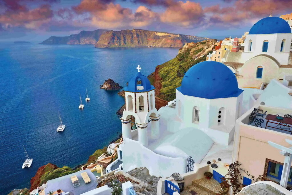 易飛網全新行程「希臘愛琴海郵輪跳島10日」，漫步夢幻藍白小鎮、探尋希臘神話及古文明，旅展祭萬元折扣。