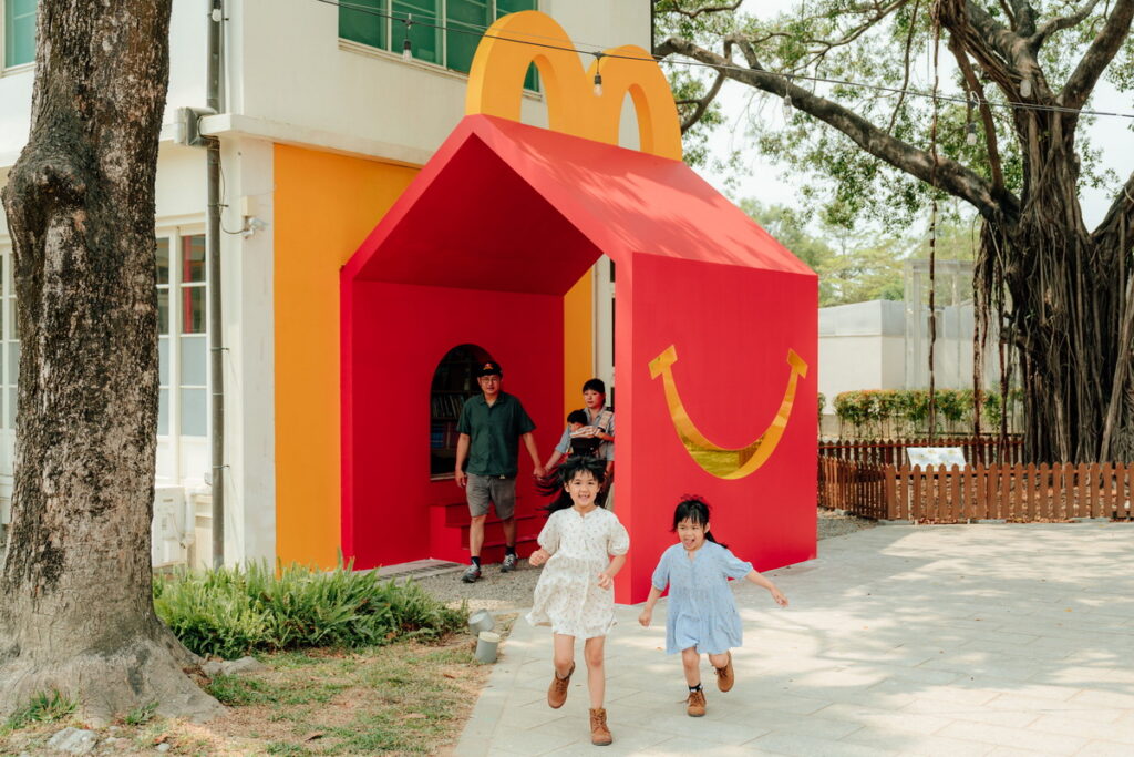 麥當勞聯手方序中打造屏東勝利星村「麥麥共讀區」，歡迎親子共遊，開啟一場有趣的共讀體驗