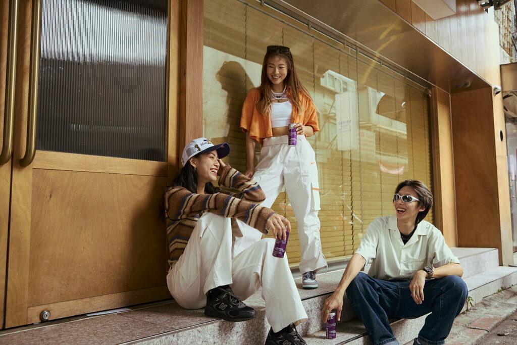 日本熱銷超人氣的Red Bull Purple Edition 巨峰葡萄風味於4月3日在台上市。（Red Bull 提供）.