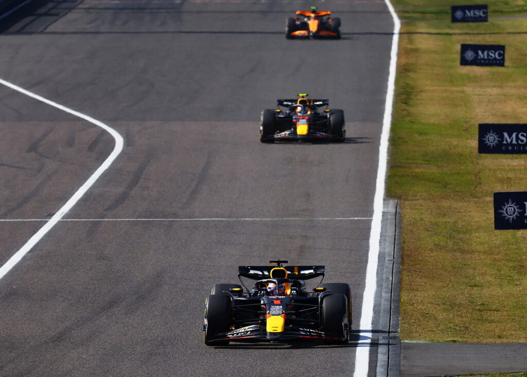 Red Bull 車隊的兩輛賽車在賽事間仍不斷保持領先。（Red Bull 提供）