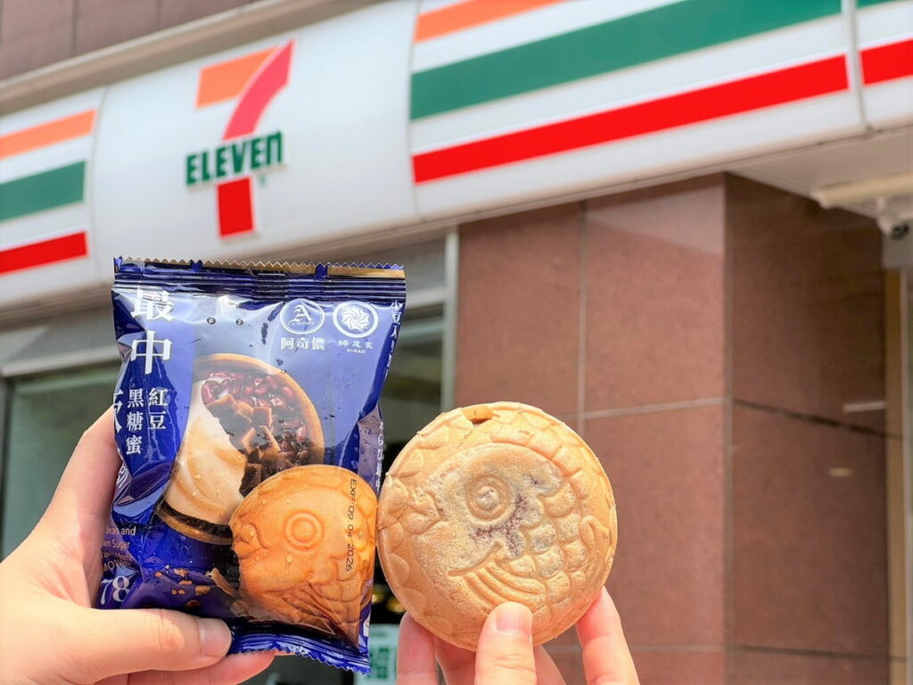 7-ELEVEN獨家販售台南必吃散步甜食蜷尾家與阿奇儂聯名推出「最中紅豆黑糖蜜厥餅」