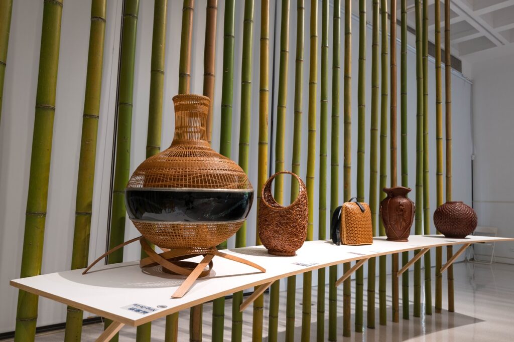 展覽中的第一展區展出常民竹工藝與臺灣竹工藝大師的匠心之作。（圖/工藝中心提供）