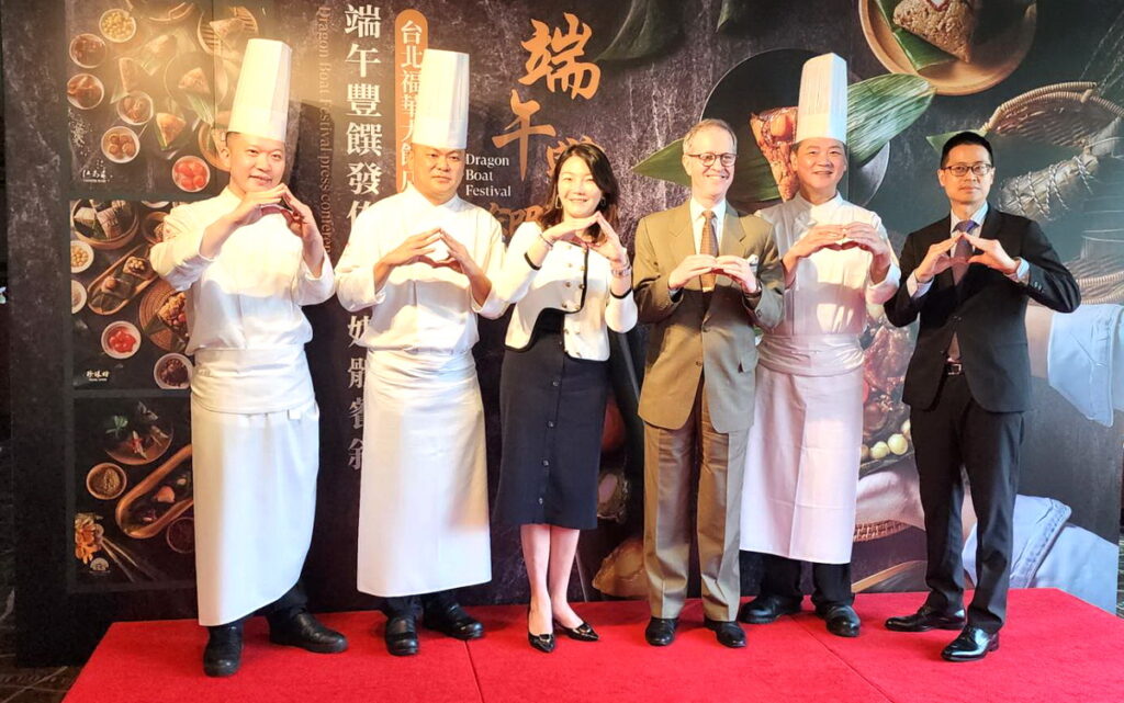 台北福華大飯店「端午豐饌‧隆粽饗宴」端午禮盒正式開賣，由江南春、珍珠坊和點心坊三大餐廳主廚攜手，共同推出近20款的粽子口味