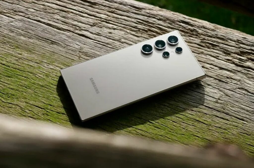 AI新旗艦Galaxy S24 Ultra（12GB+512GB）尚在排行榜第九名，也是全台賣得最好的安卓旗艦手機_