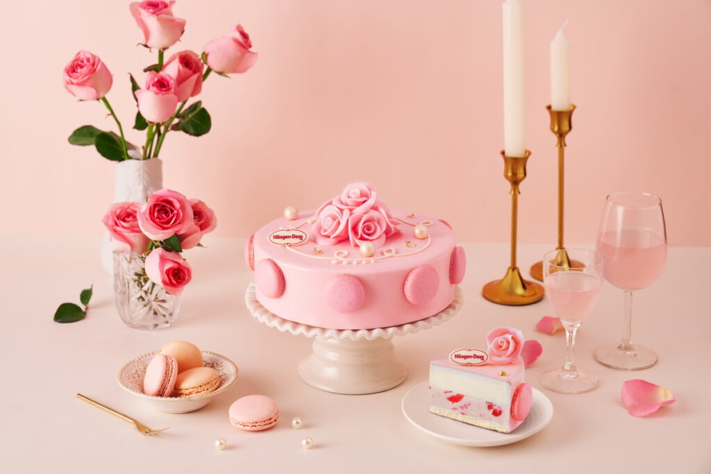 哈根達斯母親節蛋糕全新設計款「玫瑰珍語」，優雅高貴氛圍成就最特別母親節獻禮。