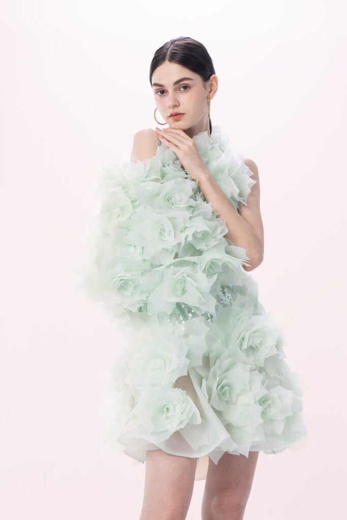 2024 Couture Collection “JASMINE in Wonderland”獨家設計立體多肉花朵展現出服飾的優雅風采