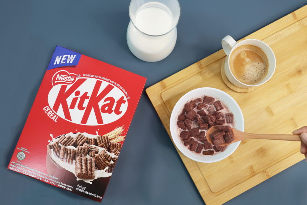 風靡全球的KitKat巧克力搖身一變成為最強的早餐神隊友，完美複製KitKat最經典的威化口感