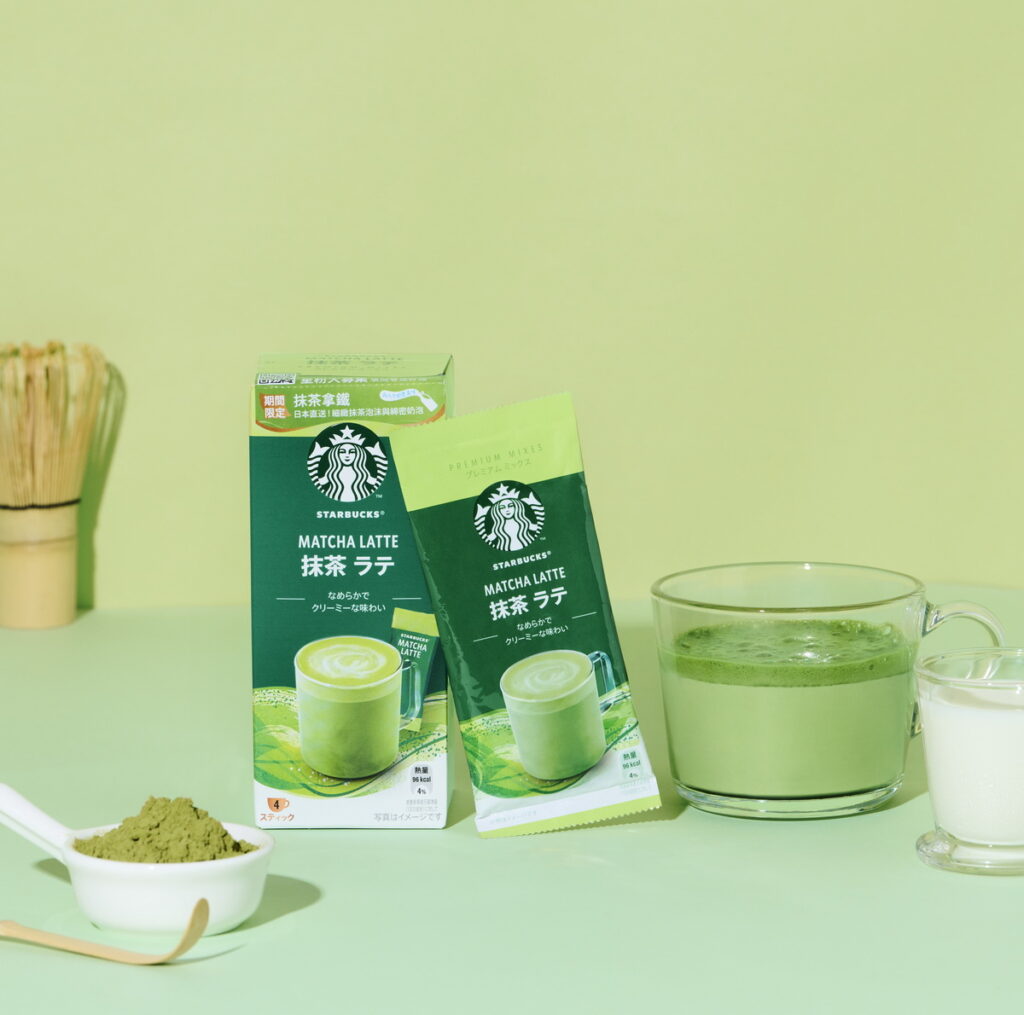 「星巴克®特選系列 抹茶拿鐵」嚴選日本直送的優質抹茶粉，每口都能感受到抹茶香氣，