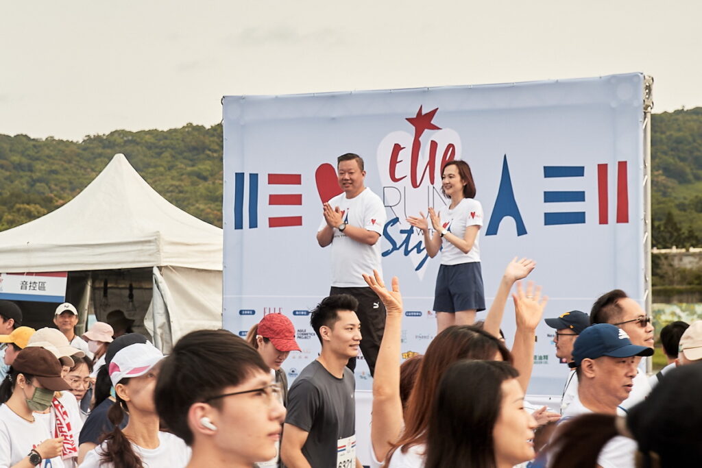 5K組起跑鳴槍(左起)台灣SUBARU李建偉副總經理、ELLE雜誌發行人Ellen