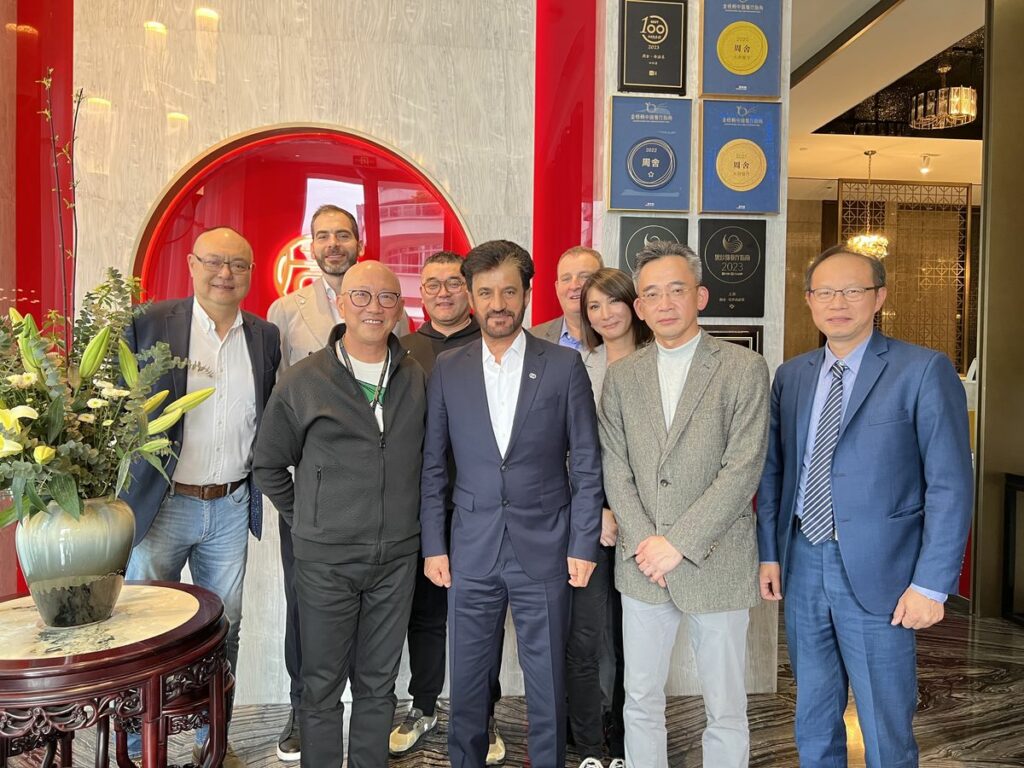 麗寶樂園渡假園區的董事長，同時也是中華車會理事長陳志鴻(前排左二)率領團隊應邀與FiA主席Mr. Mohammed Ben Sulayem(穆罕默德·本·蘇拉耶姆)(前排右三)進行交流。