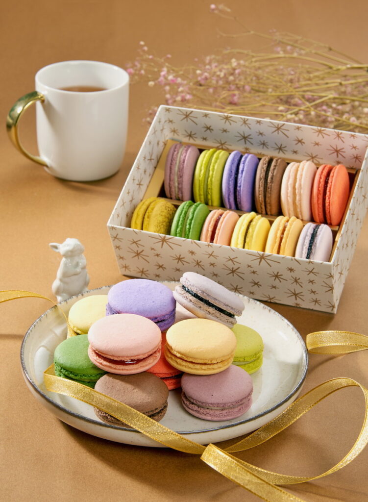 微風廣場、微風南山 – MAISON KAYSER 馬卡龍禮盒 12入 推薦價1,000元