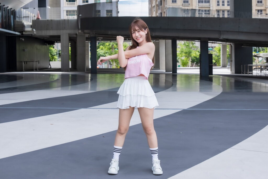 捨棄年薪百萬，人氣直播主-靜靜（李依靜）全心全意投入小龍女徵選。