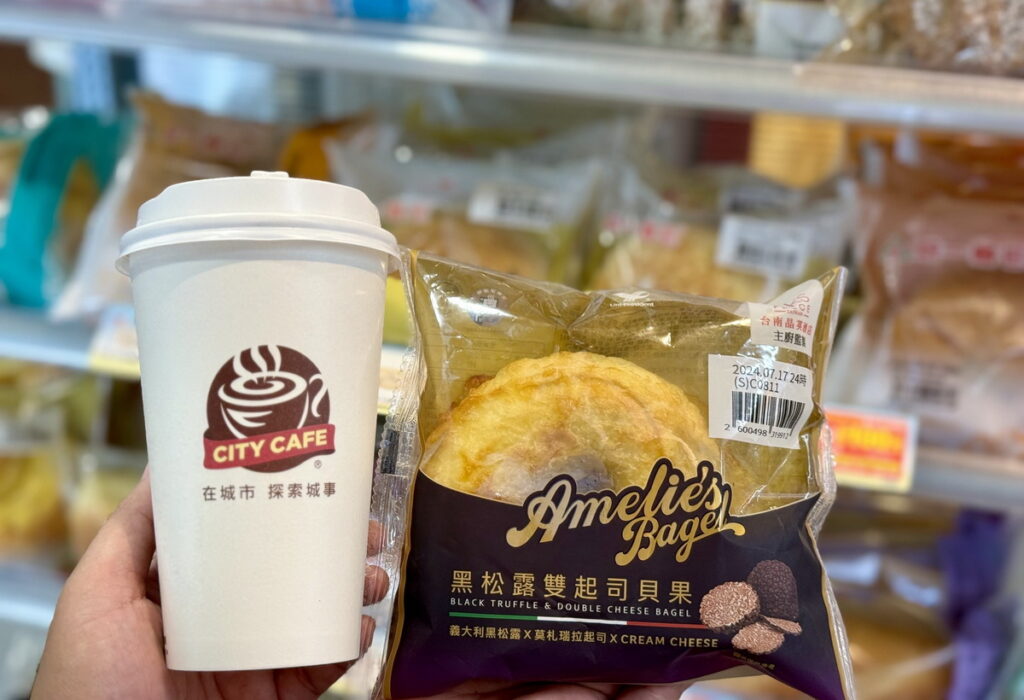 購買指定貝果指定品項，加30元有CITY CAFE大杯拿鐵。
