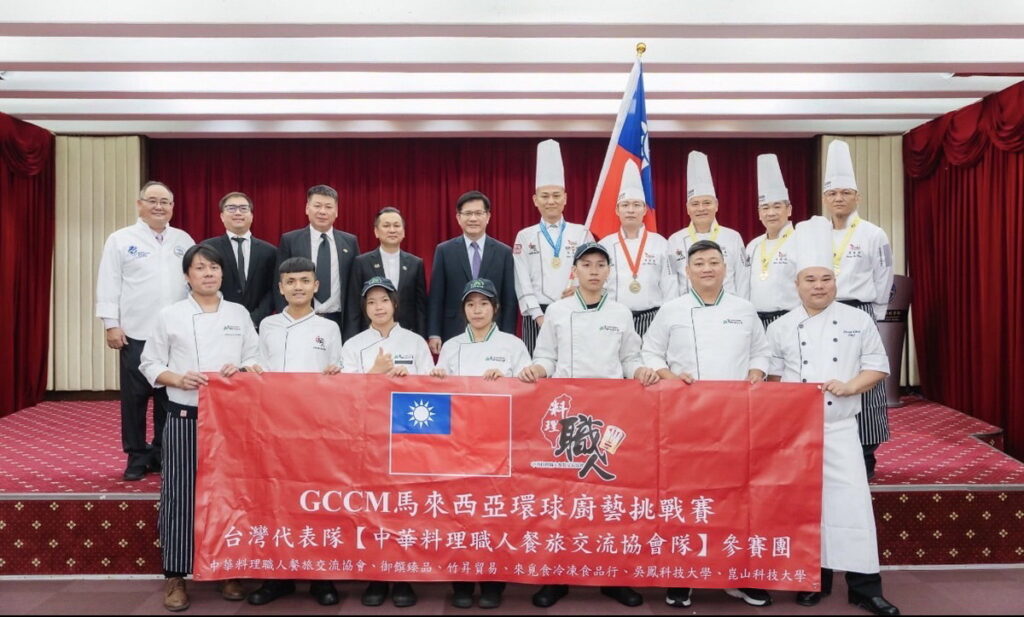 國家隊出賽前亦獲外交部林佳龍部長親自授旗，並預祝全體選手赴馬來西亞參賽圓滿順利、旗開得勝。