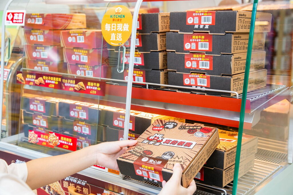 .7-ELEVEN「開心食堂X必勝即享站」目前首波於大台北地區10間門市開賣，門市限定販售品項以必勝客暢銷口味為主