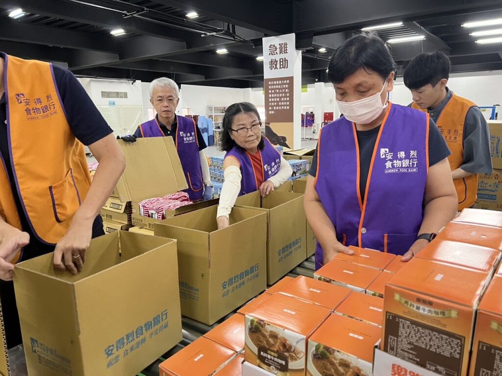 安得烈慈善協會第一時間掌握各地災情狀況和需要，同時立即包裝500箱安心食物箱送往災區
