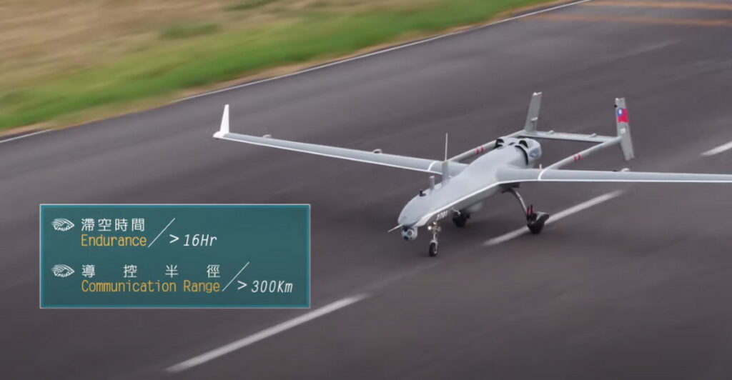 中科院銳鳶二型無人機滯空時間達16小時,微波導控距離可達300公里。翻攝自中科院YouTube頻道。