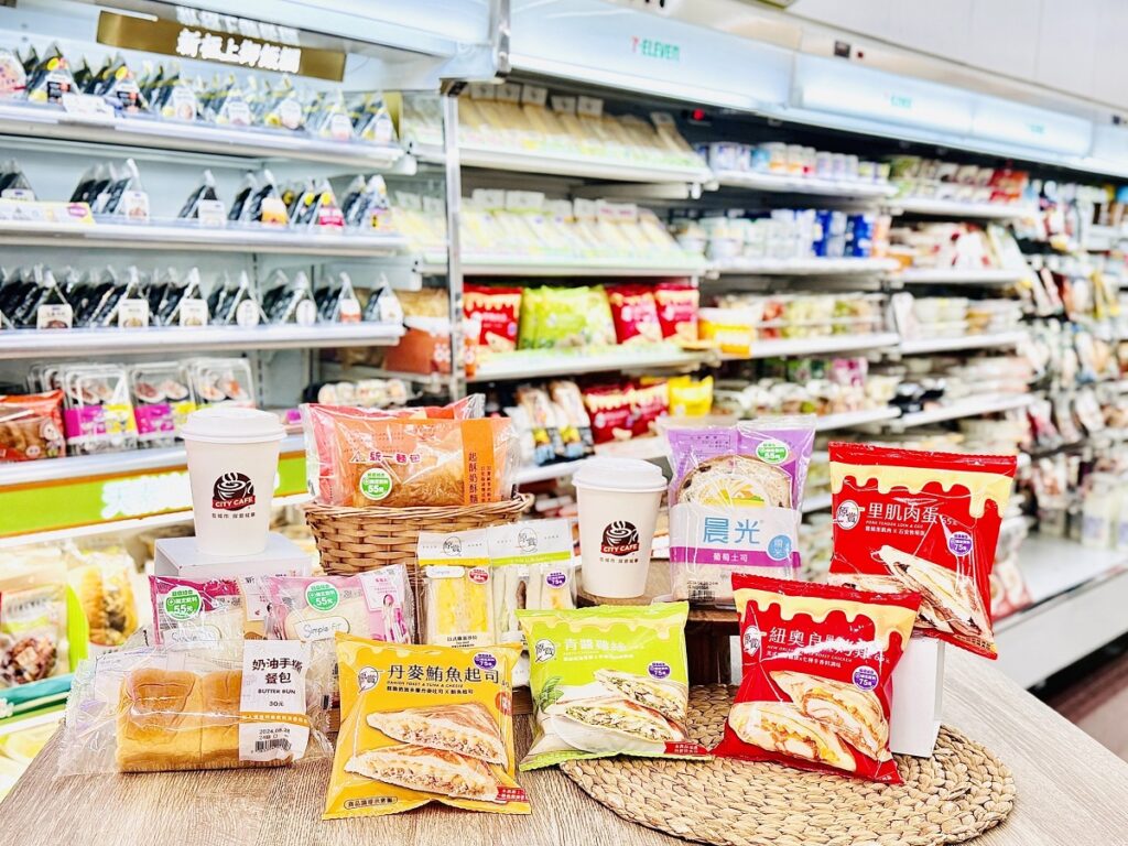 .7-ELEVEN針對10種類別商品推出共5種百元以下超值優惠組合，銷售人氣小金磚「熱壓土司」也加入優惠行列，多款口味搭配指定CITY系列飲品或飲品也只要75元
