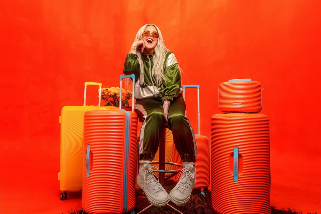 American Tourister公布新任品牌大使—澳洲最強女歌手Tones And I態度詮釋美式潮流