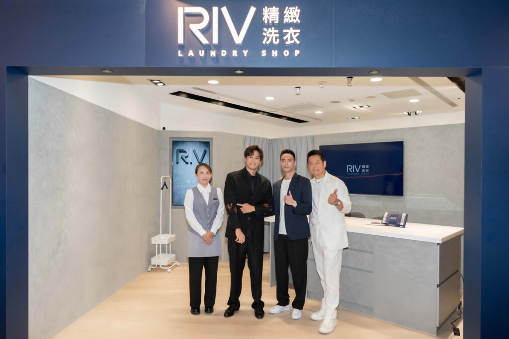RIV精緻洗衣的衣物管理師為每件送洗衣物客製化打造專屬護理方案，確保衣物保持最佳狀態