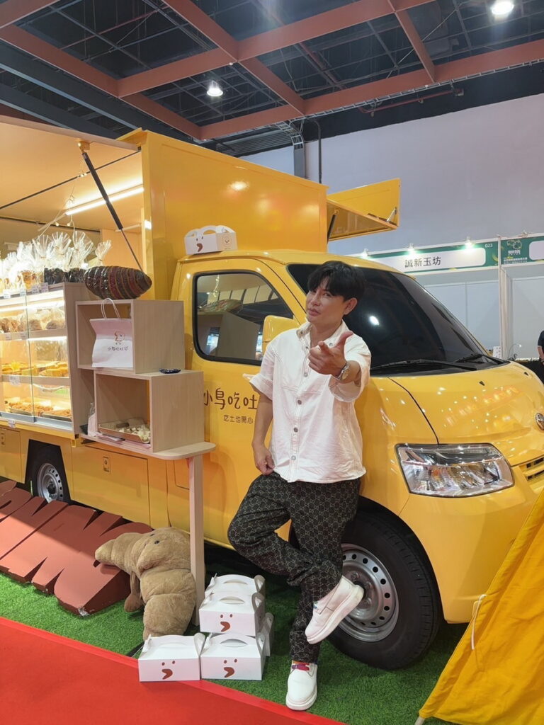 全新推出小鳥行動麵包車，讓更多地區民眾能在社區門口，品嚐到日本熊本黃金生吐司