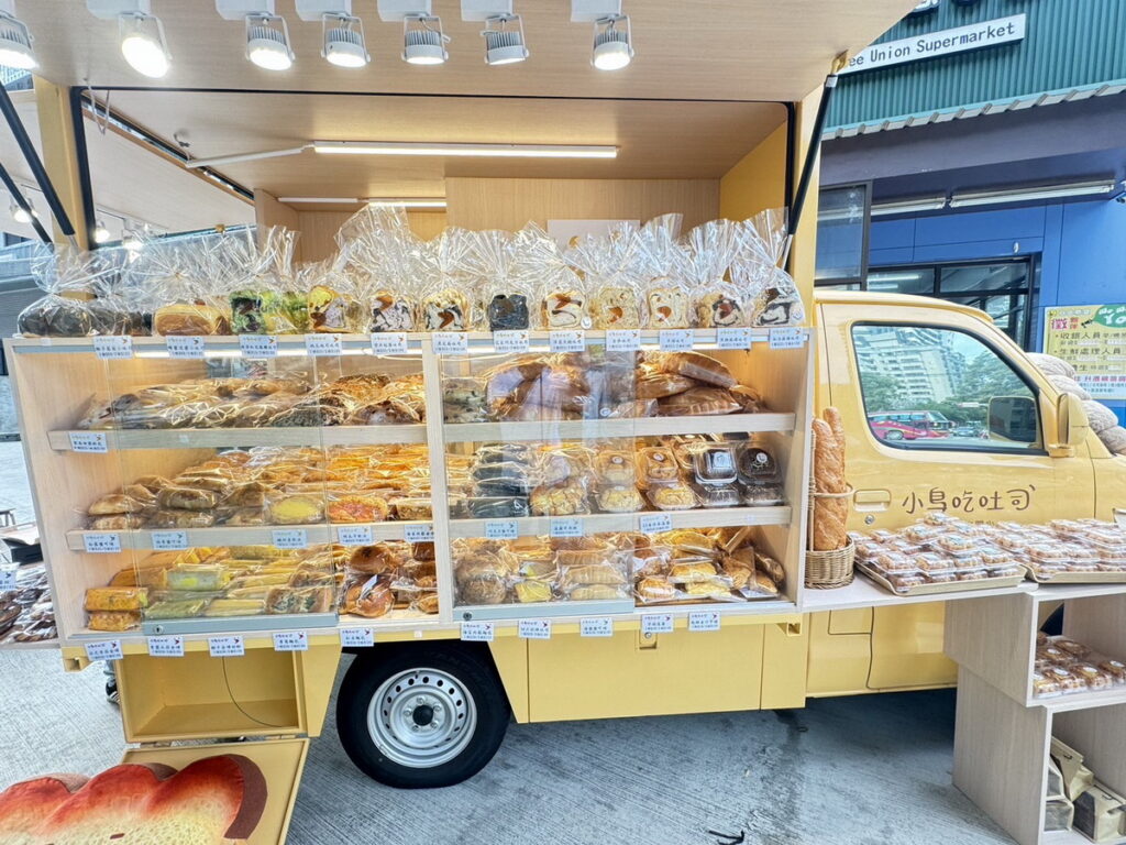 全新推出小鳥行動麵包車，讓更多地區民眾能在社區門口，品嚐到日本熊本黃金生吐司
