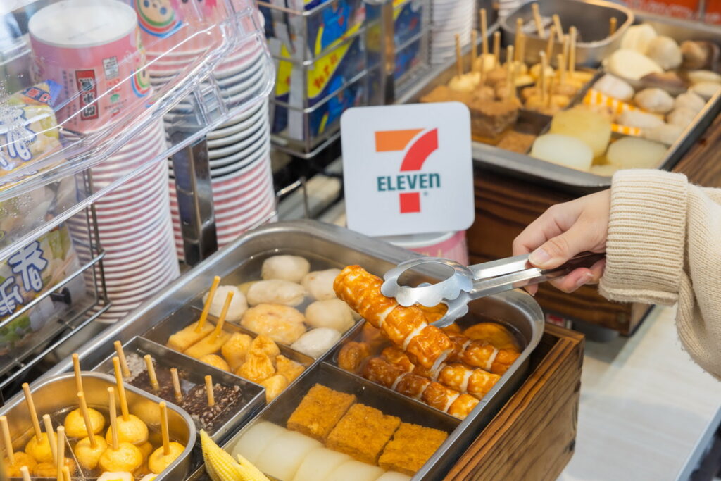 7-ELEVEN引進日本進口「日本一正炸魚餅」、「日本一正野燒竹輪」等正宗日式關東煮鍋料。