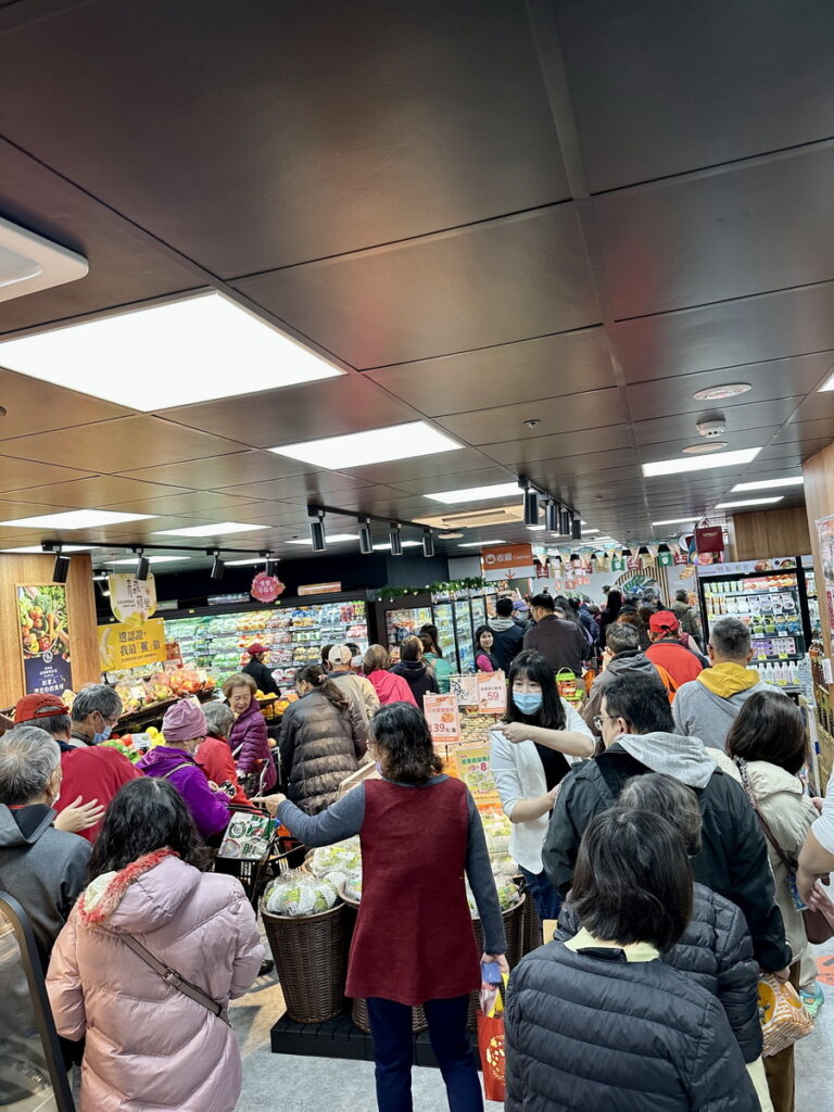 家樂福超市新莊新泰店歡慶開幕