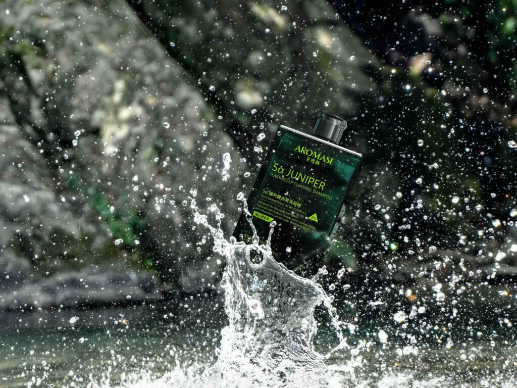 解決頭皮問題專家AROMASE艾瑪絲，全新推出植萃無藥速屑洗髮精。