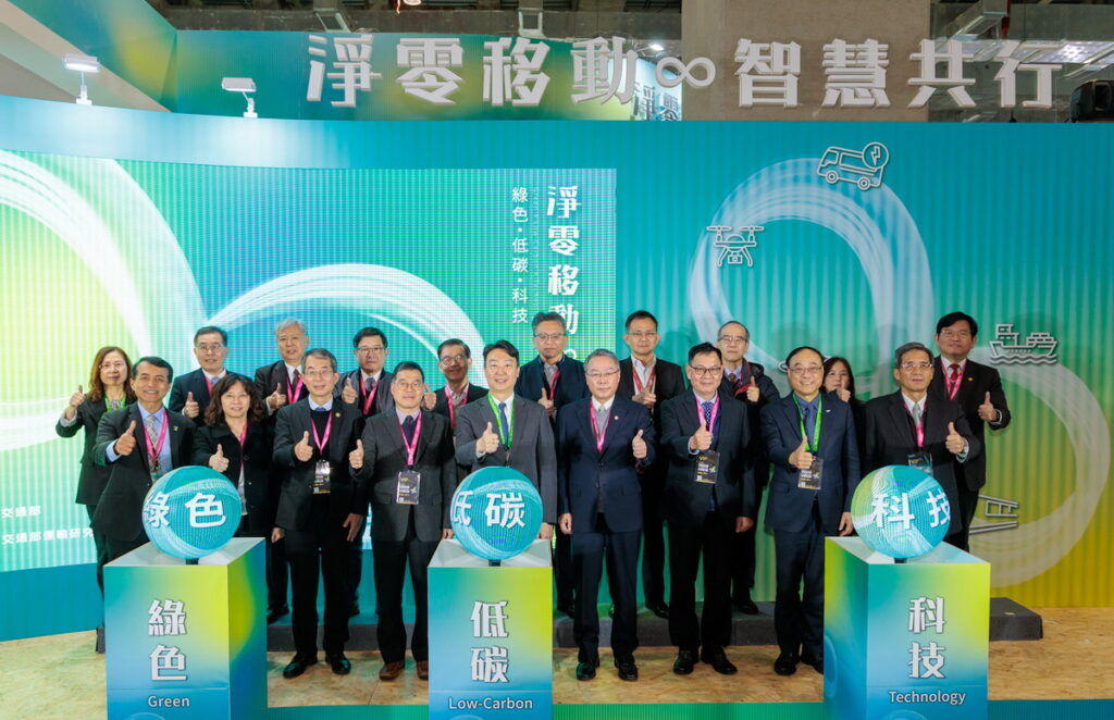 交通部長陳世凱主持交通願景館開幕儀式，攜手中央、地方政府與產業夥伴，共同勾勒台灣交通的多元樣貌與未來藍圖。