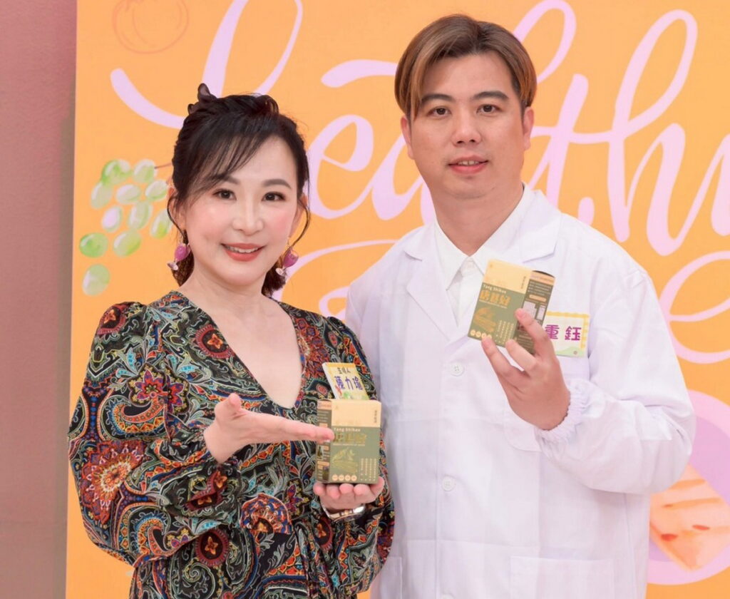 左起:陳力瑜主持人 李重鈺博士 透過天然肉桂料理配方,可以控制血糖。(照片提供:健康好料理)