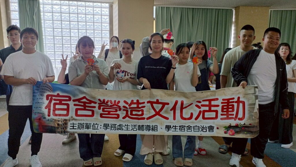 吳鳳科技大學於5月28日舉辦「端午文化體驗活動」,吸引全校的本國生及外籍生熱情參與。
