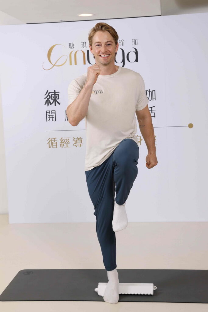 藝人法比歐擔任Ginyoga旗艦店出席嘉賓，示範經筋瑜珈
