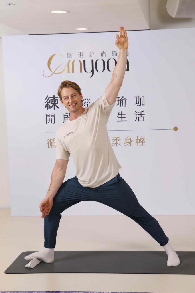 藝人法比歐擔任Ginyoga旗艦店出席嘉賓，示範經筋瑜珈