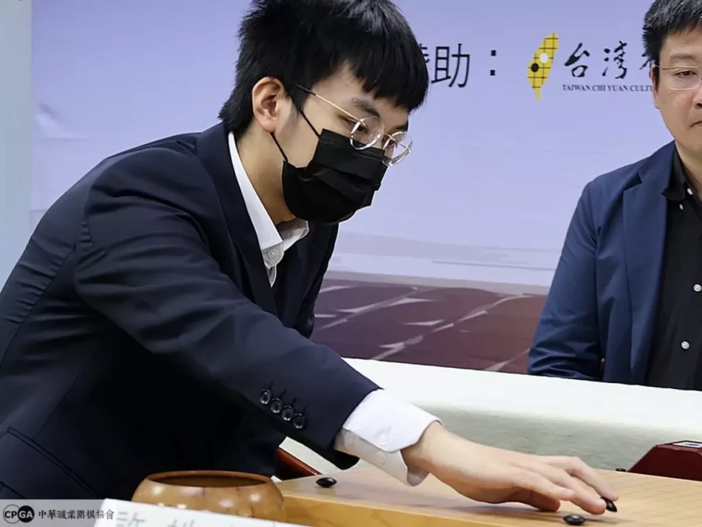 天的第6局由許皓鋐執黑,雖在序盤略顯劣勢,但中後盤階段逐漸向對手施加壓力