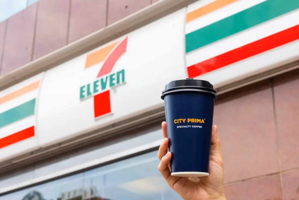 CITY PRIMA精品咖啡持續引領咖啡風味探索，今夏再度以「風味聯姻」為靈感核心，攜手在地小農推出全面升級的「小農水果冰磚精品美式系列」