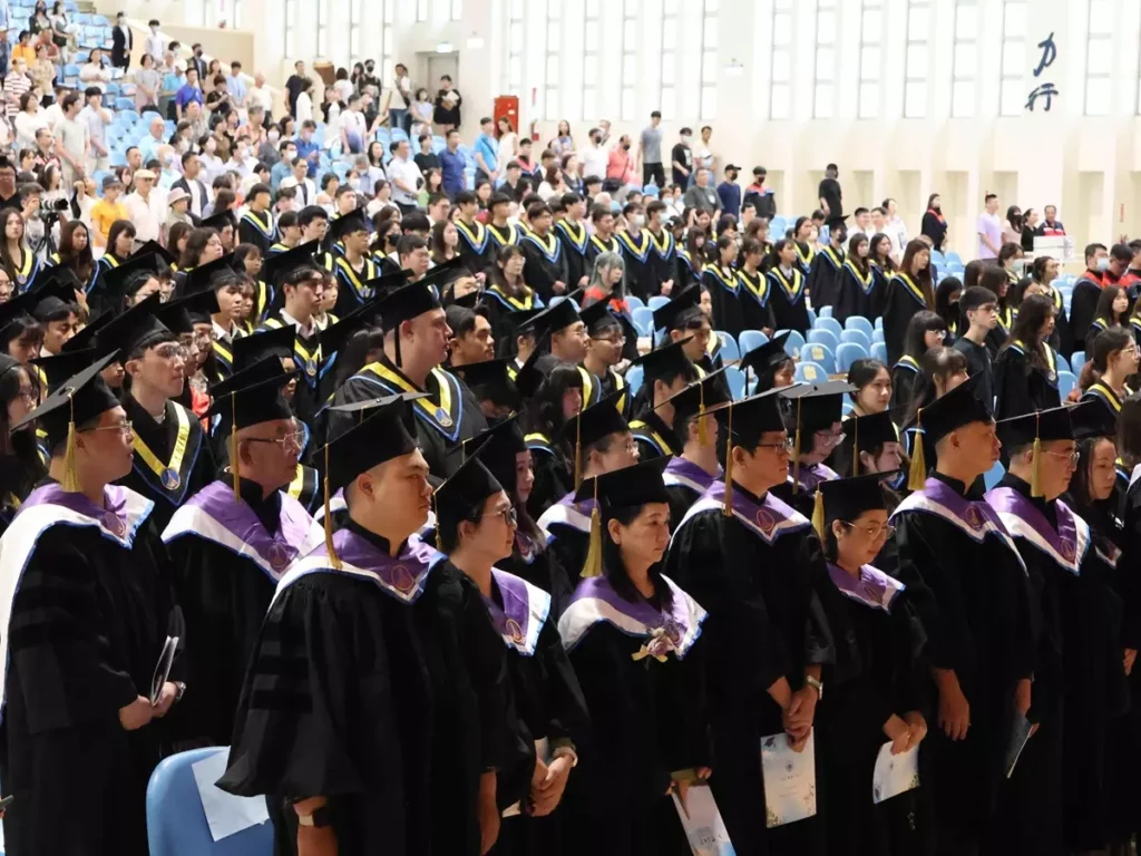 東海大學114級畢業生自大一起步即遭逢新冠疫情封鎖與遠距教學的挑戰,在動盪與轉型中完成四年學業。(圖/東海大學提供)
