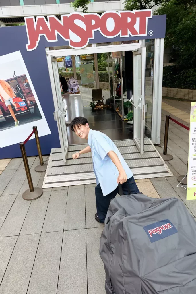 美國經典背包品牌 JanSport重返台灣,品牌期間限定店登場於三創生活園區 1F 戶外玻璃屋_